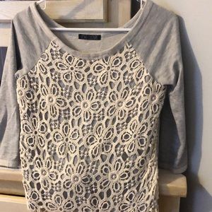 Comfy 3/4 sleeve gray and ivory lace top
